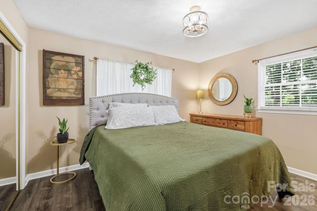 220 Bradshaw Avenue, Hendersonville, NC 28792