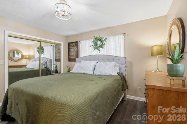 220 Bradshaw Avenue, Hendersonville, NC 28792