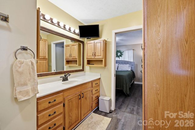 220 Bradshaw Avenue, Hendersonville, NC 28792