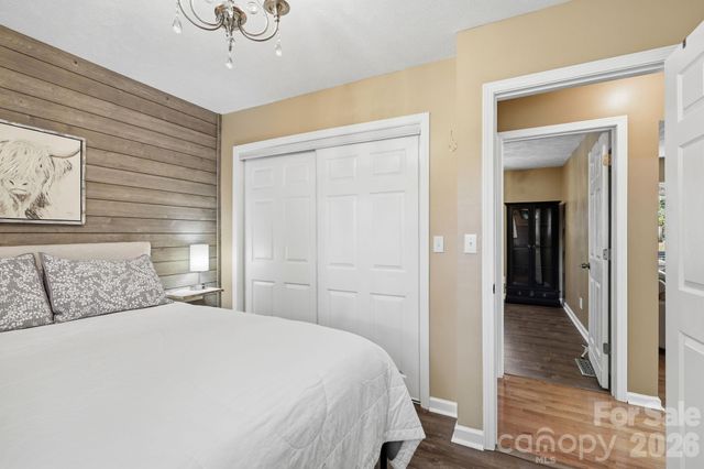220 Bradshaw Avenue, Hendersonville, NC 28792