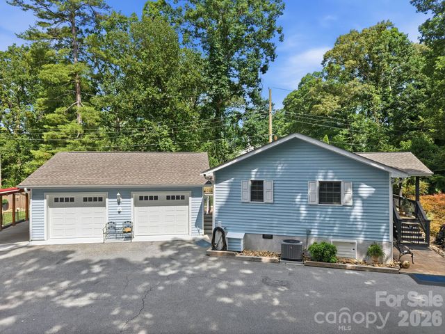 220 Bradshaw Avenue, Hendersonville, NC 28792