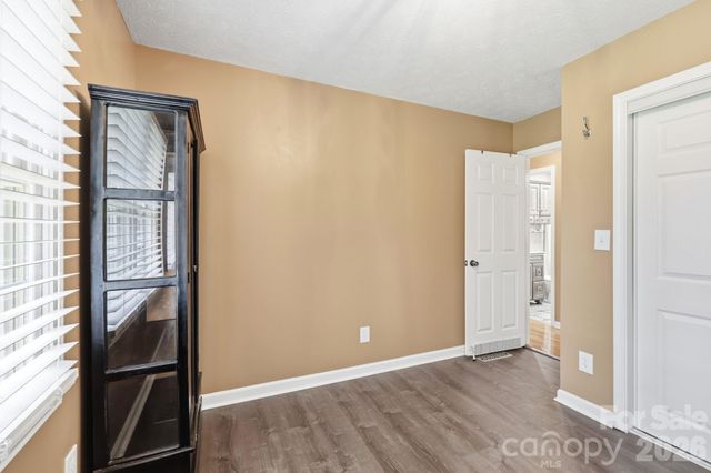 220 Bradshaw Avenue, Hendersonville, NC 28792