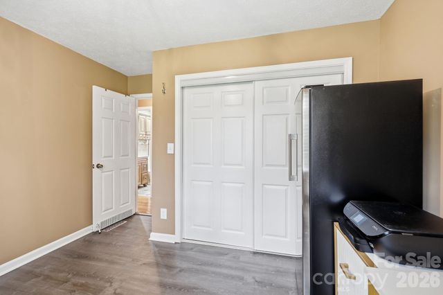 220 Bradshaw Avenue, Hendersonville, NC 28792
