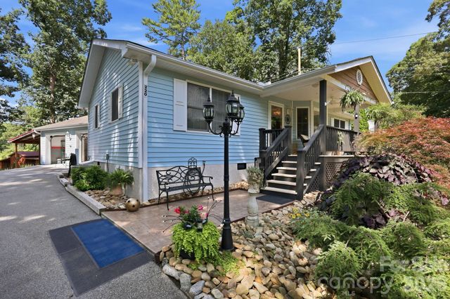 220 Bradshaw Avenue, Hendersonville, NC 28792