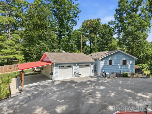 220 Bradshaw Avenue, Hendersonville, NC 28792