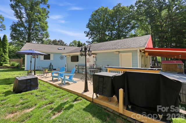 220 Bradshaw Avenue, Hendersonville, NC 28792