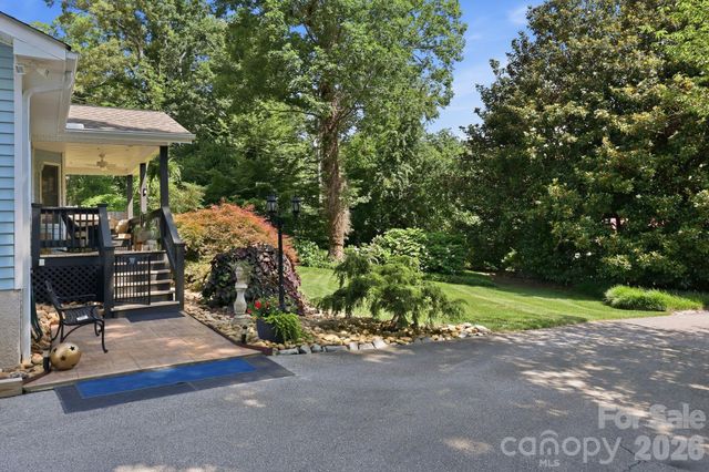 220 Bradshaw Avenue, Hendersonville, NC 28792