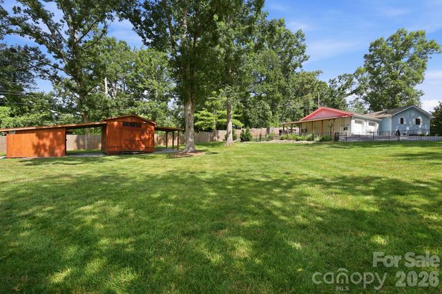 220 Bradshaw Avenue, Hendersonville, NC 28792