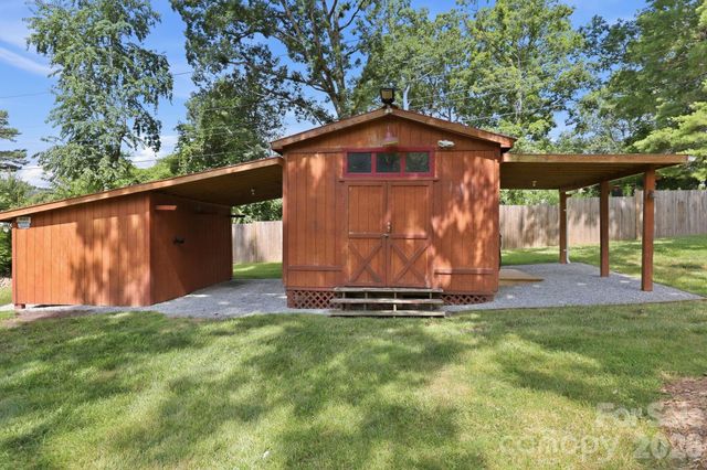 220 Bradshaw Avenue, Hendersonville, NC 28792