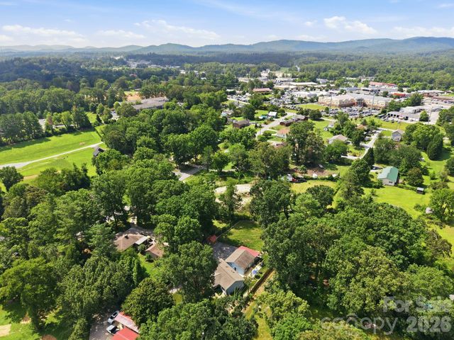 220 Bradshaw Avenue, Hendersonville, NC 28792