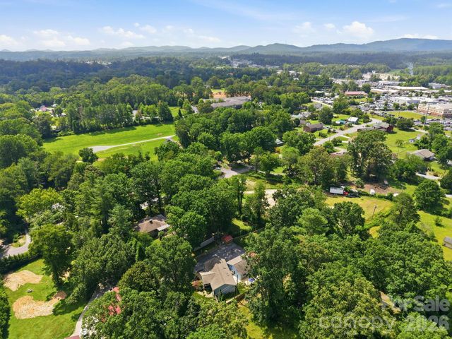 220 Bradshaw Avenue, Hendersonville, NC 28792