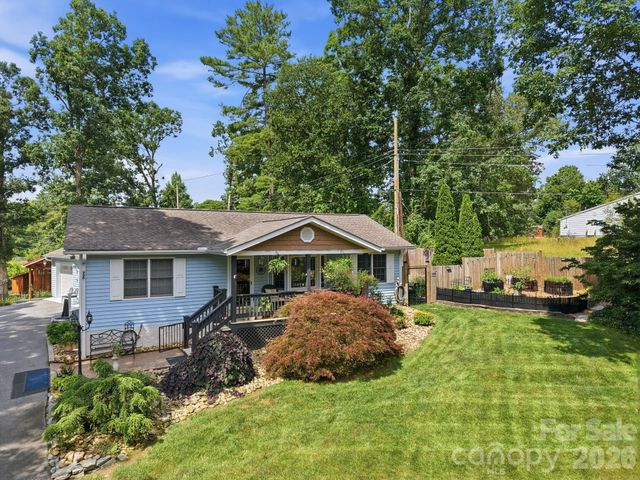 220 Bradshaw Avenue, Hendersonville, NC 28792