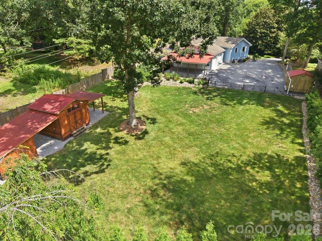 220 Bradshaw Avenue, Hendersonville, NC 28792
