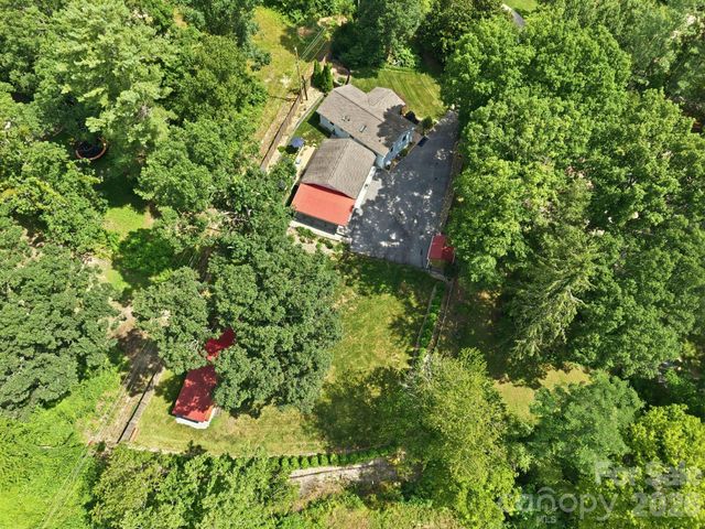 220 Bradshaw Avenue, Hendersonville, NC 28792