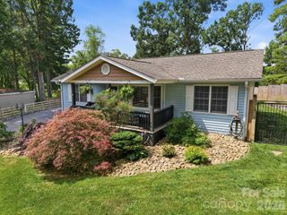 220 Bradshaw Avenue, Hendersonville, NC 28792