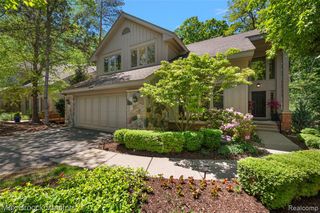 4872 Cliffside Drive, West Bloomfield, MI 48323