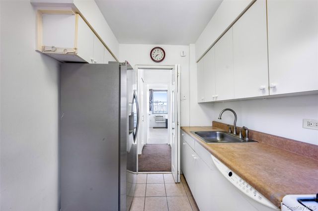 61-25 97 Street 15J, Rego Park, NY 11374