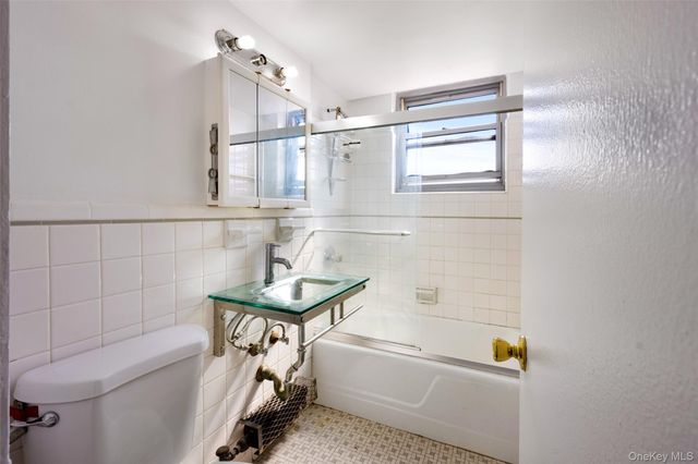 61-25 97 Street 15J, Rego Park, NY 11374