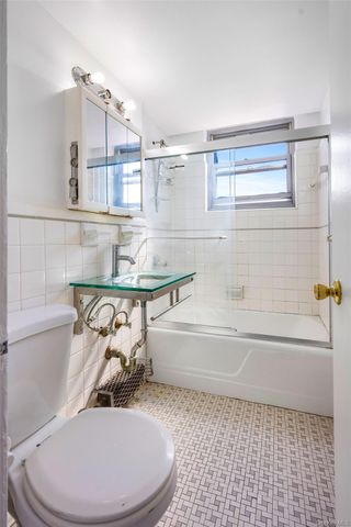 61-25 97 Street 15J, Rego Park, NY 11374