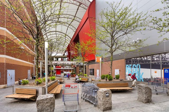 61-25 97 Street 15J, Rego Park, NY 11374