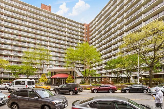 61-25 97 Street 15J, Rego Park, NY 11374