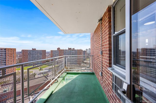 61-25 97 Street 15J, Rego Park, NY 11374