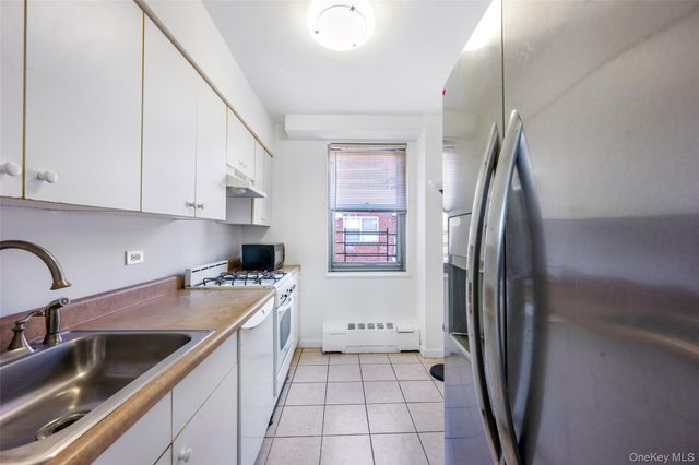 61-25 97 Street 15J, Rego Park, NY 11374