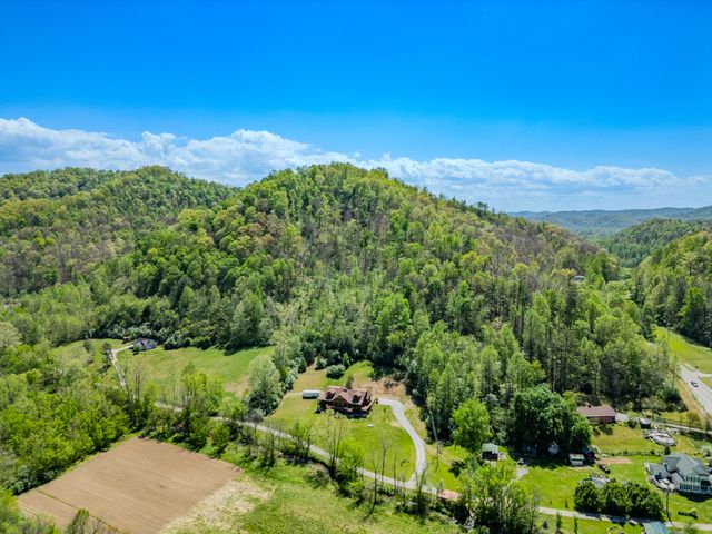 110 Dairy Farm Road, Manchester, KY 40962