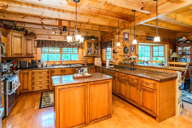 110 Dairy Farm Road, Manchester, KY 40962