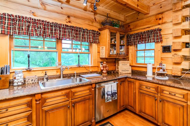 110 Dairy Farm Road, Manchester, KY 40962