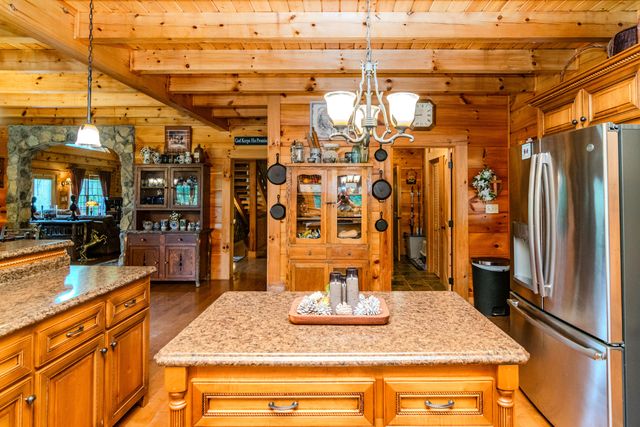 110 Dairy Farm Road, Manchester, KY 40962