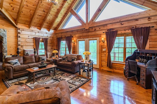 110 Dairy Farm Road, Manchester, KY 40962