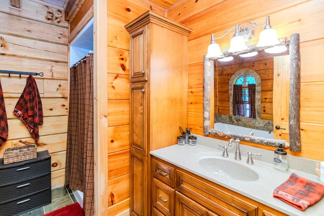 110 Dairy Farm Road, Manchester, KY 40962