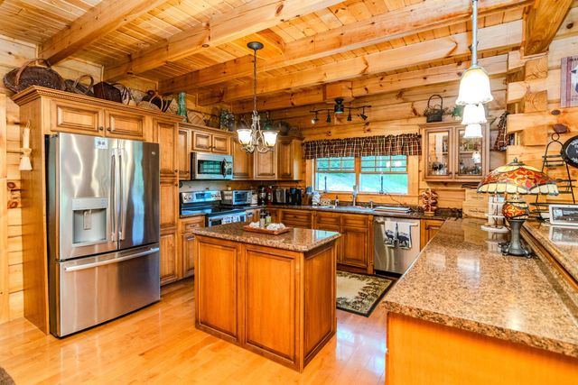 110 Dairy Farm Road, Manchester, KY 40962