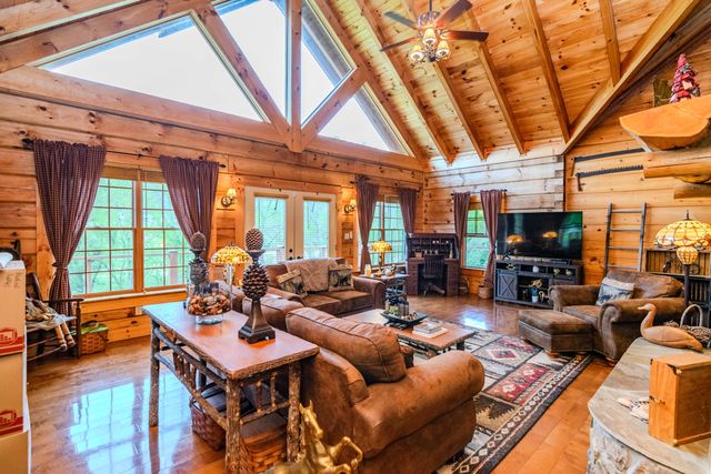 110 Dairy Farm Road, Manchester, KY 40962