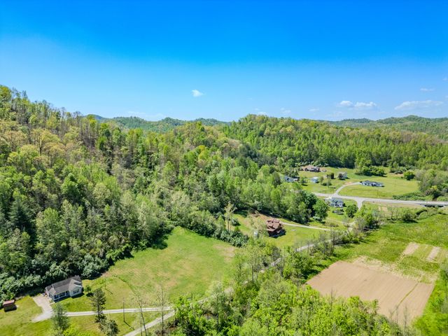110 Dairy Farm Road, Manchester, KY 40962