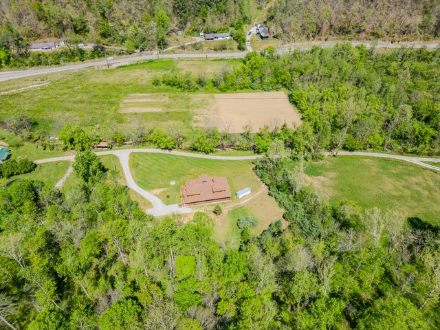 110 Dairy Farm Road, Manchester, KY 40962