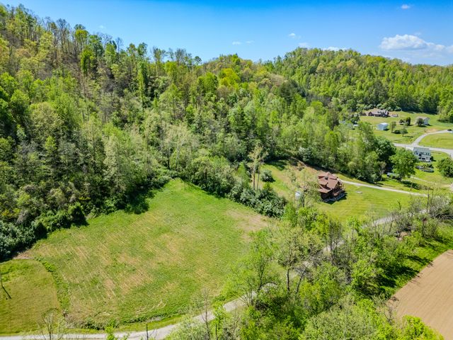 110 Dairy Farm Road, Manchester, KY 40962