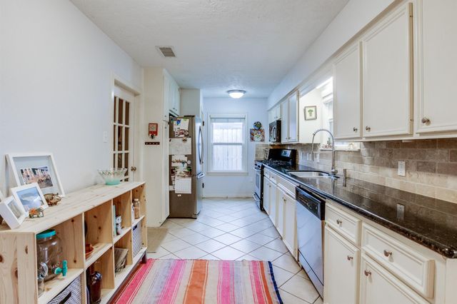 1014 Nashua Street, Houston, TX 77008