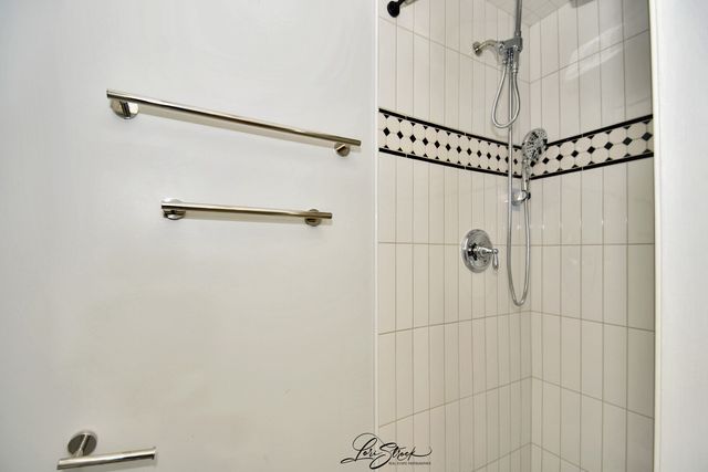 635 E Prairie Avenue, Lombard, IL 60148