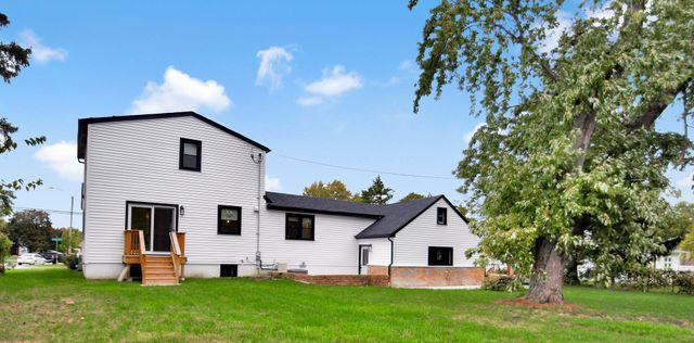 635 E Prairie Avenue, Lombard, IL 60148