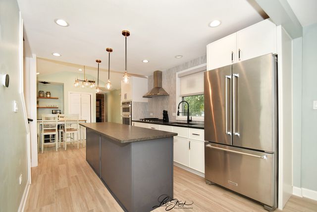 635 E Prairie Avenue, Lombard, IL 60148