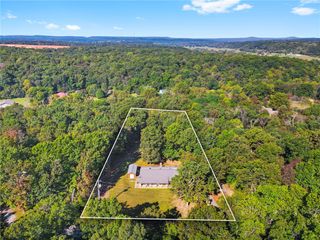 16029 Pin Oak Road, Fayetteville, AR 72704