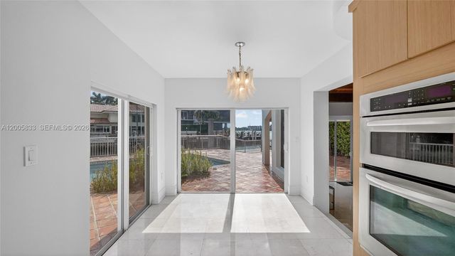 3226 NE 168th St, North Miami Beach, FL 33160