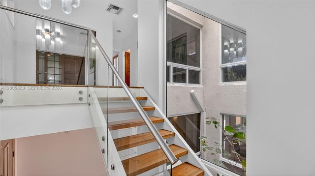 3226 NE 168th St, North Miami Beach, FL 33160