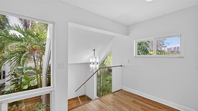 3226 NE 168th St, North Miami Beach, FL 33160