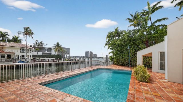 3226 NE 168th St, North Miami Beach, FL 33160