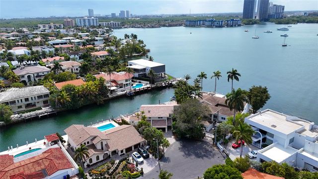 3226 NE 168th St, North Miami Beach, FL 33160