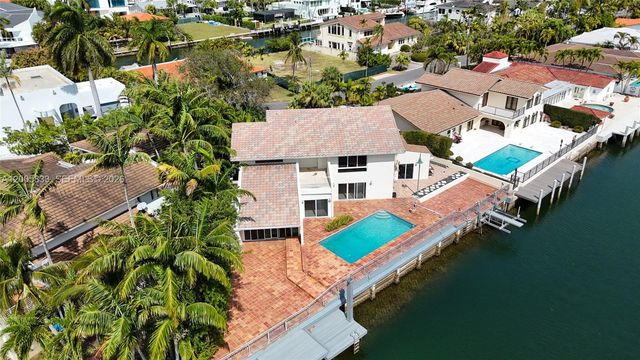3226 NE 168th St, North Miami Beach, FL 33160