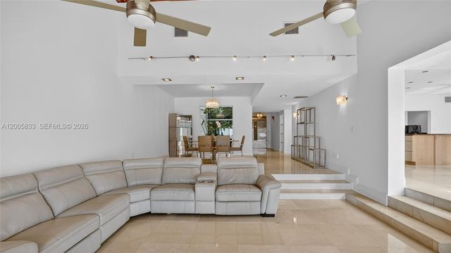 3226 NE 168th St, North Miami Beach, FL 33160